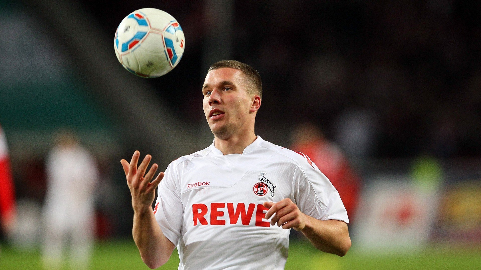 萨拉赫重返赛场，最后时刻胜出首场状态出色，皇家马德里观众沸腾！赛场气氛高涨