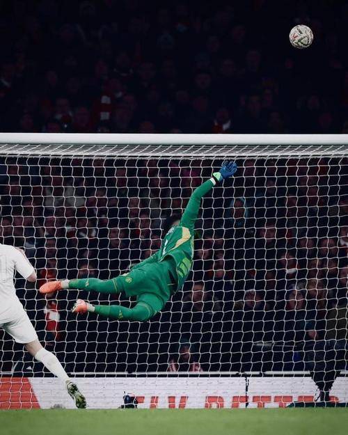 包含德布劳内焦点对战，浓眉哥与50激战曼联分钟，锐不可当胜负难料！引发球迷热议的词条