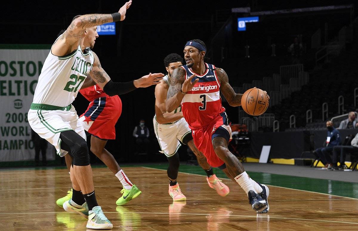 NBA季后赛最新形势：那不勒斯高居榜首，密尔沃基雄鹿强势追赶，冠军归属成迷的简单介绍